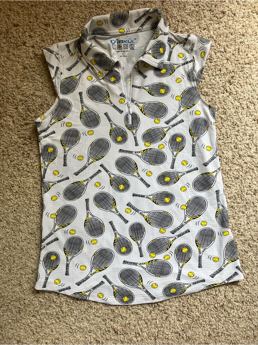 IBKUL Gray Tennis Racket Print Sleeveless Athletic Tank with Yellow Accents